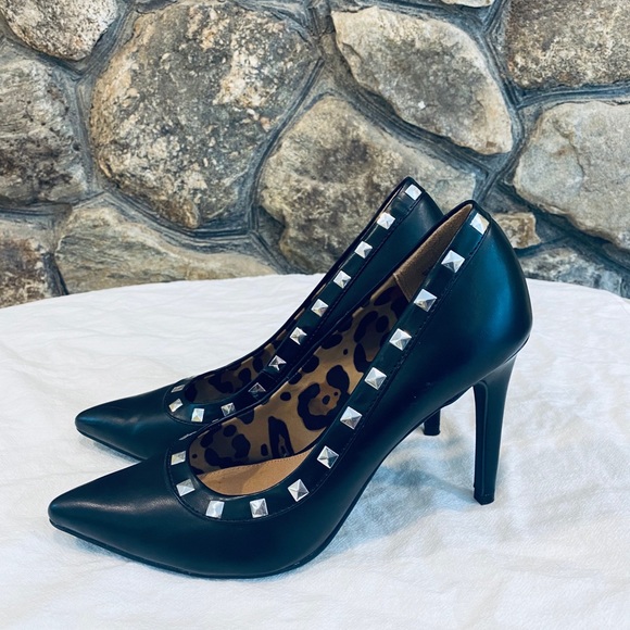 BLACK STUDDED HEELS - Picture 4 of 4